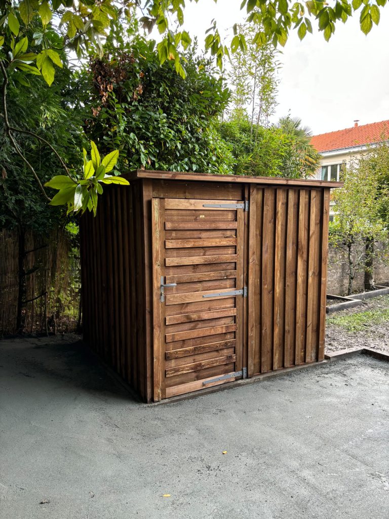 Abri bois avec porte renforcée
